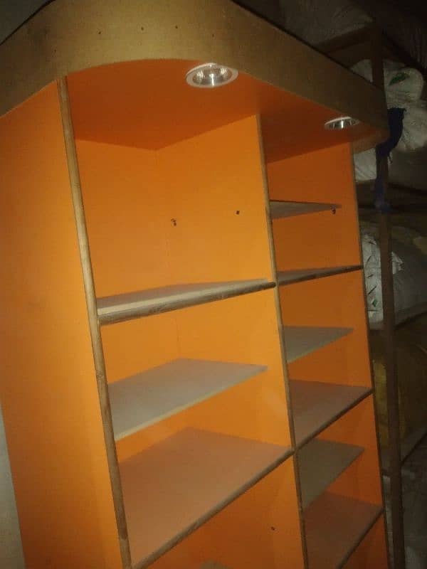 کتابوں والی دوکان کا فرنیچر اور  ریک برائے فروخت۔ 3