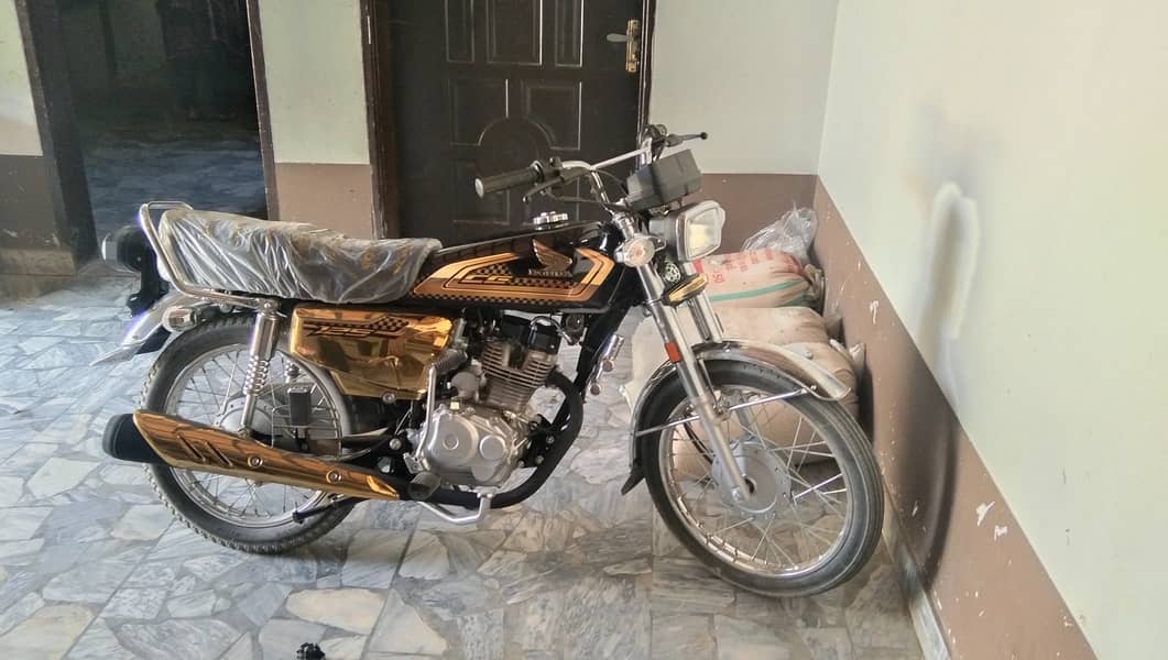 Honda salf Gold Edition Black CG 125 1