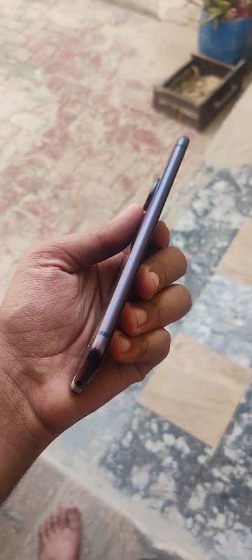 Motorola Z4 4/128 Non PTA  display finger hasirf glass ka rang utra ha 2