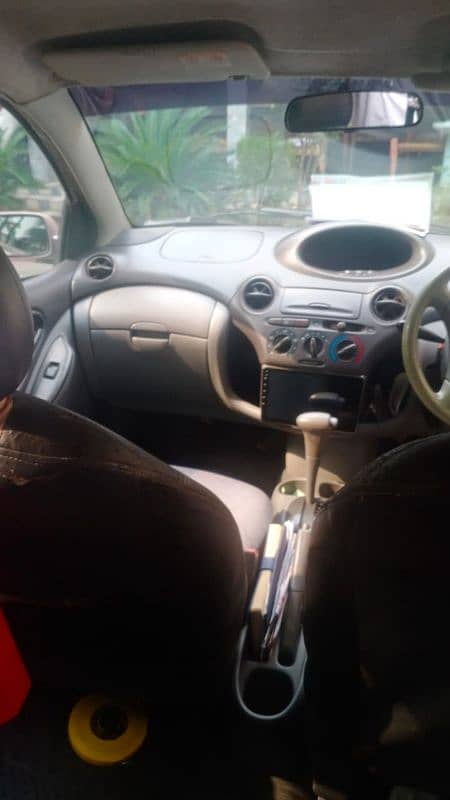 Toyota Vitz 2000 4