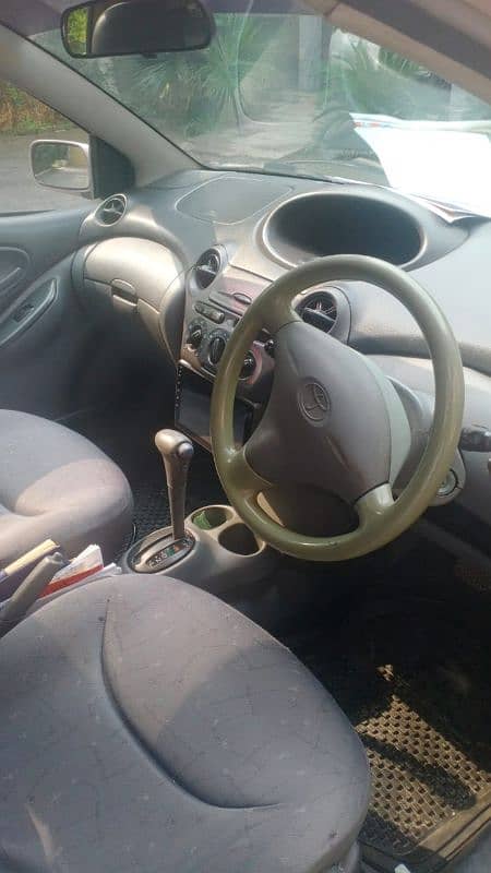 Toyota Vitz 2000 5