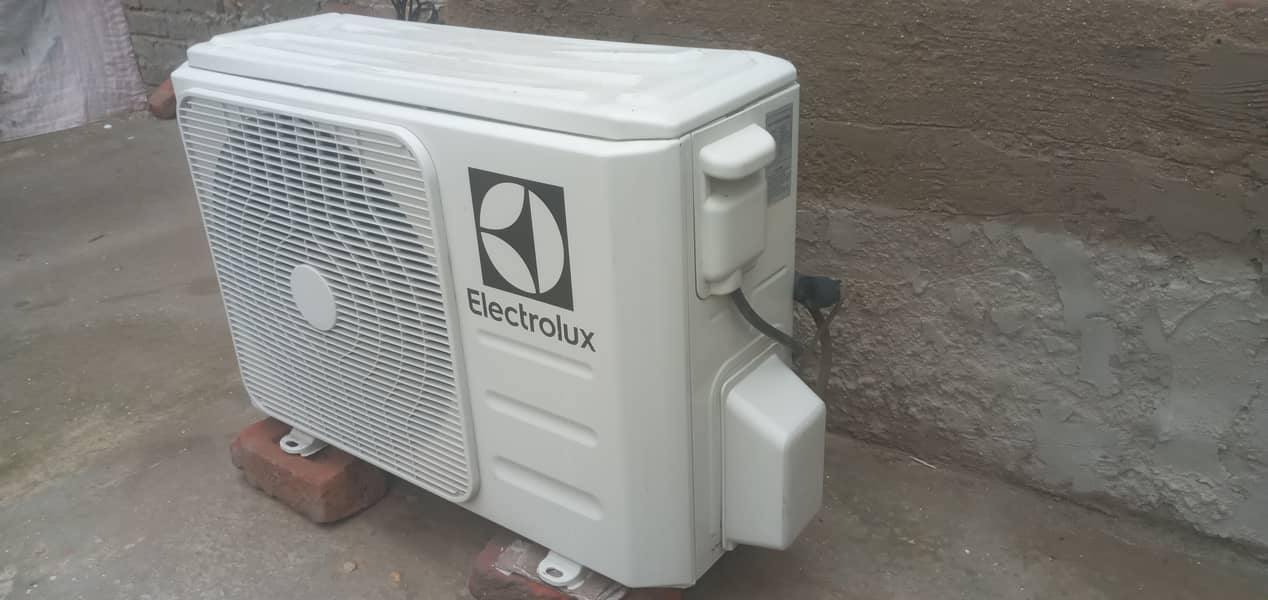 1 ton AC electrolux DC inverter for sale 3