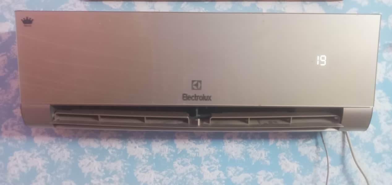 1 ton AC electrolux DC inverter for sale 4