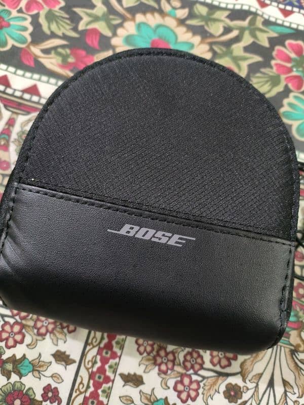 Bose on ear wireless Bluetooth headphones 0