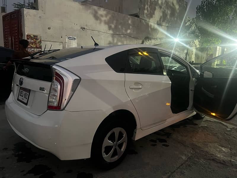 Toyota Prius 2012 s touring 1.8 9