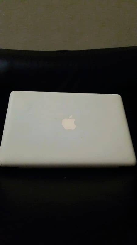 Macbook 2010 for sale 1