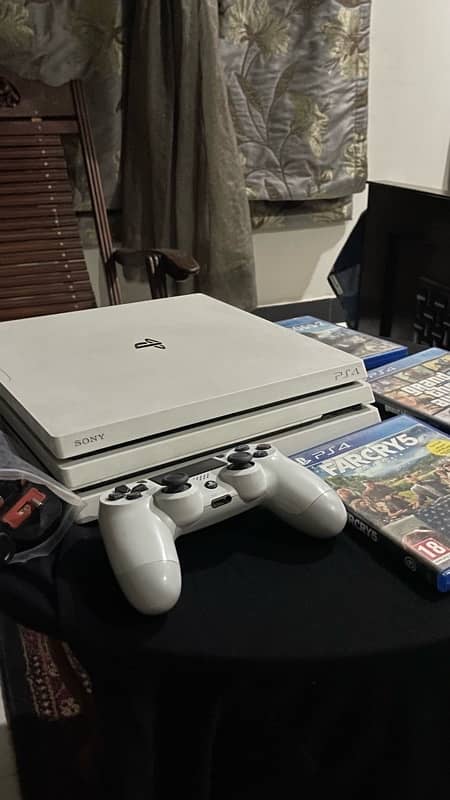 PS4 PRO 1TB Limited edition with Games 2