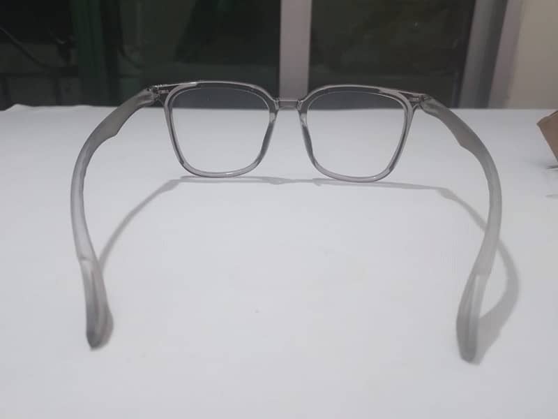 GUGM FASHIONABLE EYE GLASSES 2