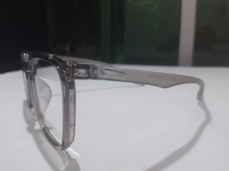 GUGM FASHIONABLE EYE GLASSES 3