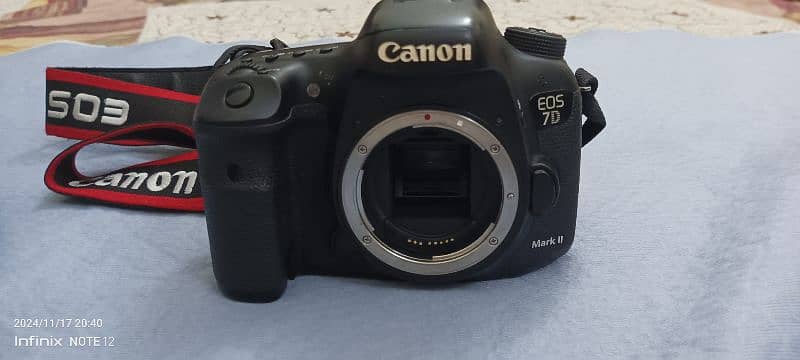 canon 7D mark ii for sale slightly used 5