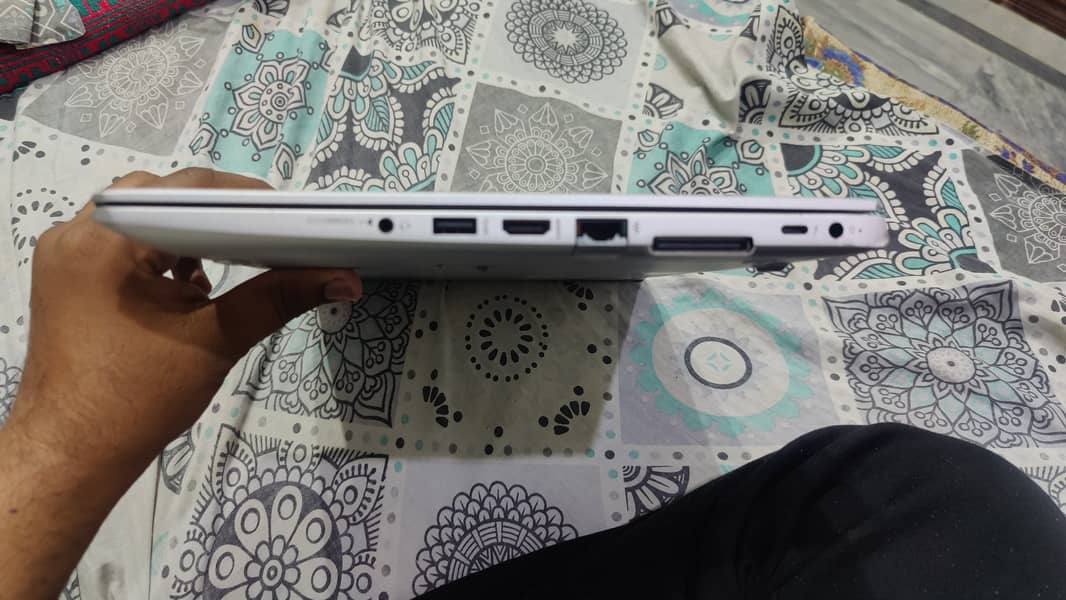 HP ELITEBOOK CORE I5 7TH GEN 1