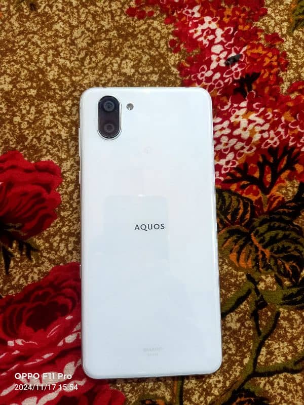 sharp Aquos r3 1