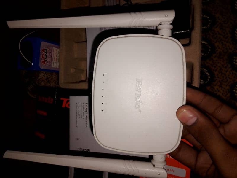 Tenda router and power bank 3