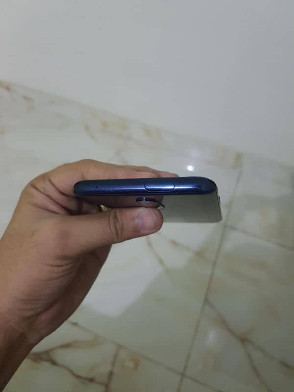 Oneplus 7 pro 5G 8gb 256gb bought frm USA watrpack aproved. read ad plz 8