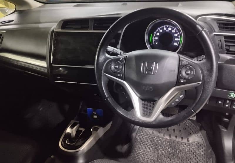 Honda Fit 2019/22 full option 5