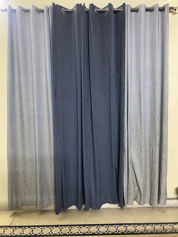 4 curtains 0