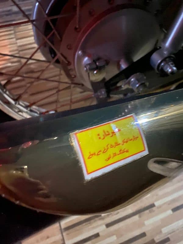 Honda 125 self start gold edition clean bike in Pakistan 12