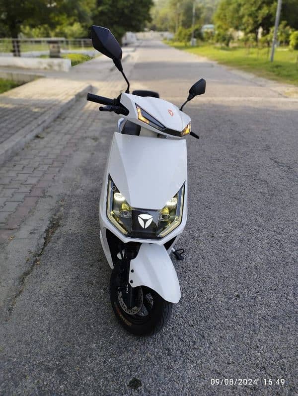 Yadea electric scooty T9 model 0