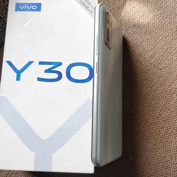 vivo y30 4+1GB Ram 128GB Memory 4