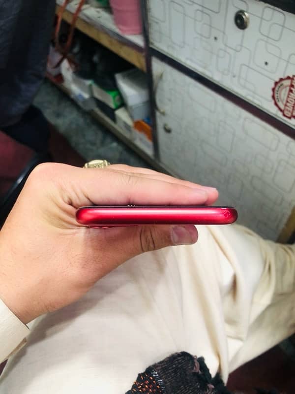 iphone 11 With Box Condition 10/10(Red Colour) Waterproof 64G 7