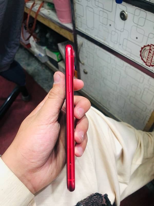 iphone 11 With Box Condition 10/10(Red Colour) Waterproof 64G 5