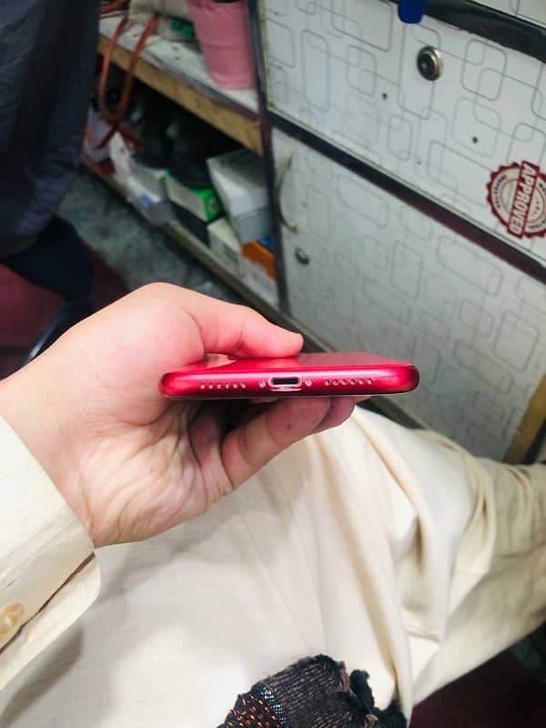 iphone 11 With Box Condition 10/10(Red Colour) Waterproof 64G 8