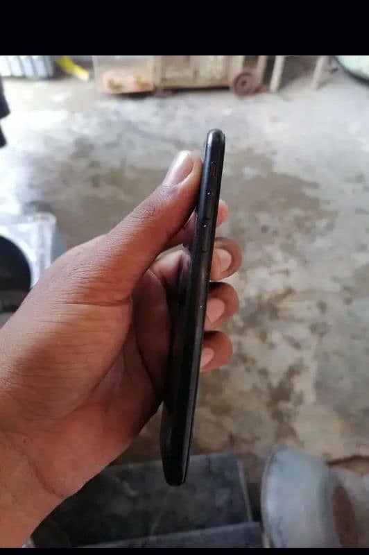 I phone se 2020. . . non pta. . 128gb. . back camera off price final . 1