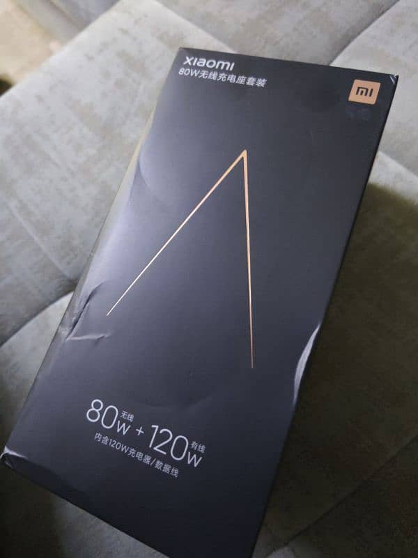 Xiaomi Mi original 120w wireless charger brand new . . with cable 0