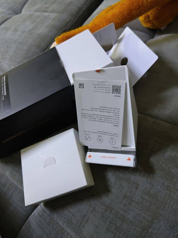 Xiaomi Mi original 120w wireless charger brand new . . with cable 1