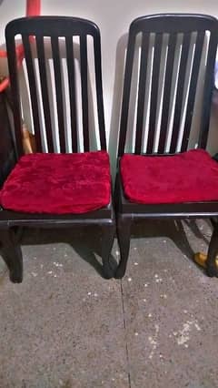 2 wood chairs sale krni h jga ni h.