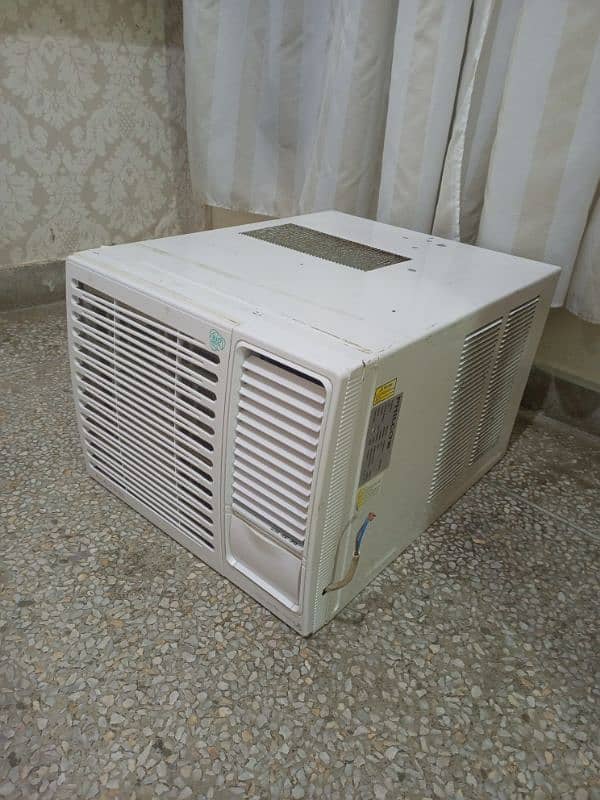 window AC 2