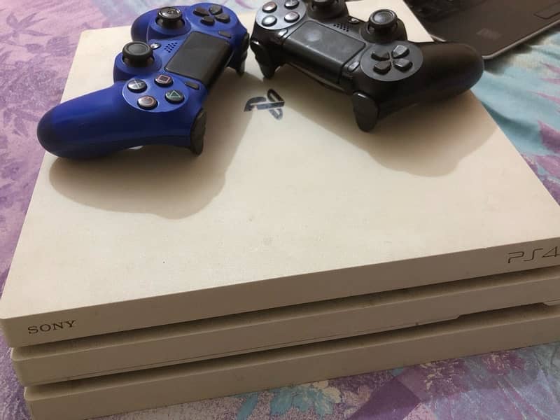 PS4 urgent sale with FIFA 22 3