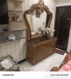 one bed and dressing table for sale