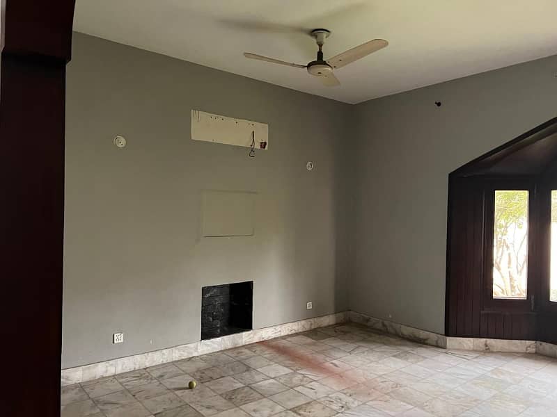 model Town One Kanal House for sale  5 bedroom with attached bathroom double tv lounge double floor double kitchen servent quarter tiles flooring and lush green lown facing park 1