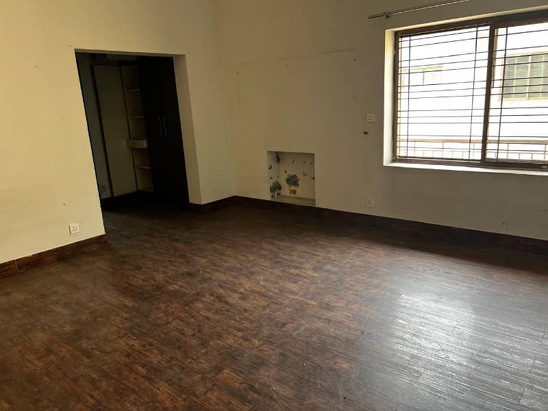 model Town One Kanal House for sale  5 bedroom with attached bathroom double tv lounge double floor double kitchen servent quarter tiles flooring and lush green lown facing park 3