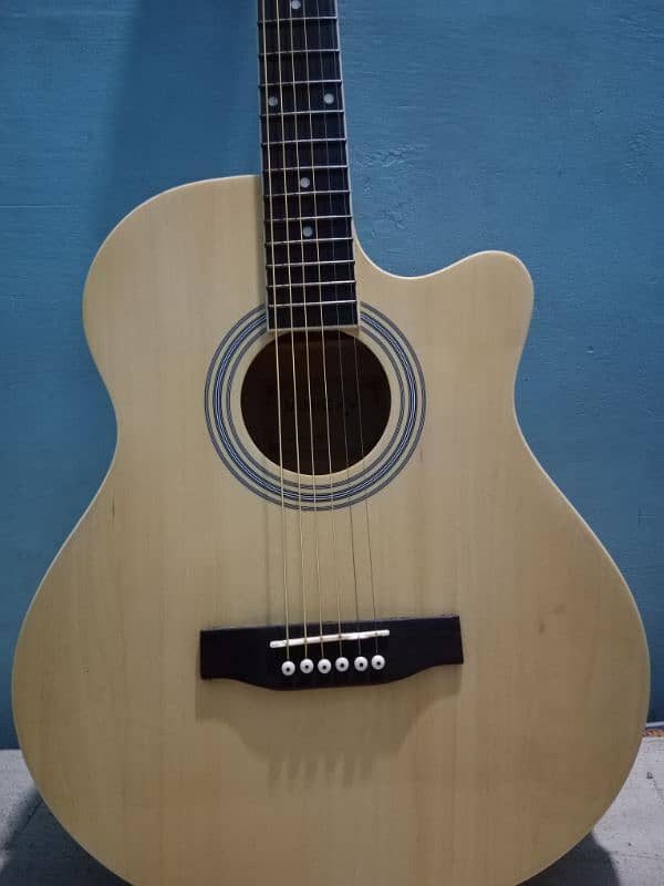 Acoustic Guitar in Excellent Condition 2