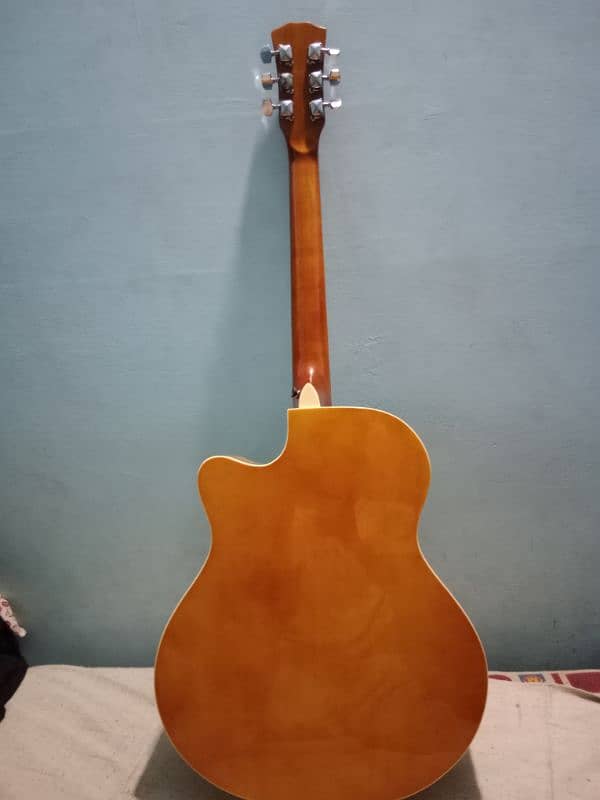 Acoustic Guitar in Excellent Condition 3