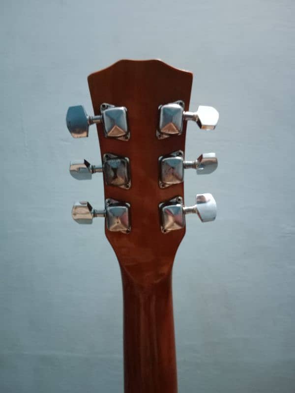 Acoustic Guitar in Excellent Condition 6