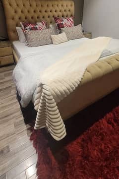 Quilt Bed - King Size with Side Table