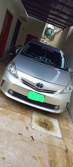 Toyota Prius Alpha 2014