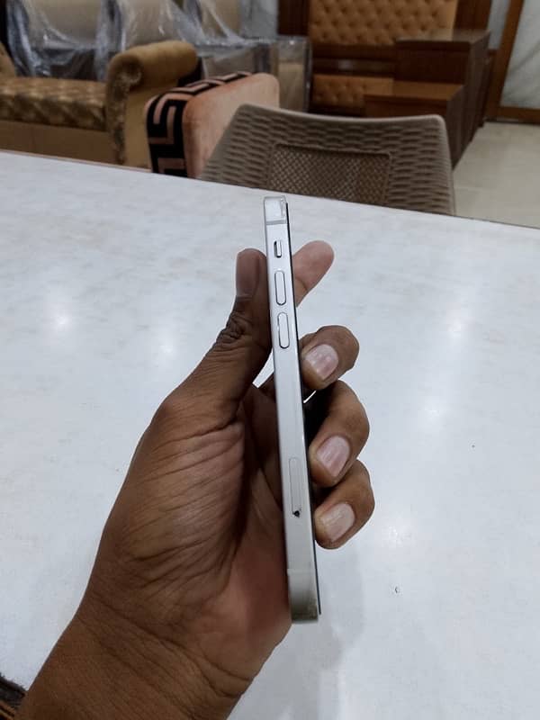 iphone 12 mini 4