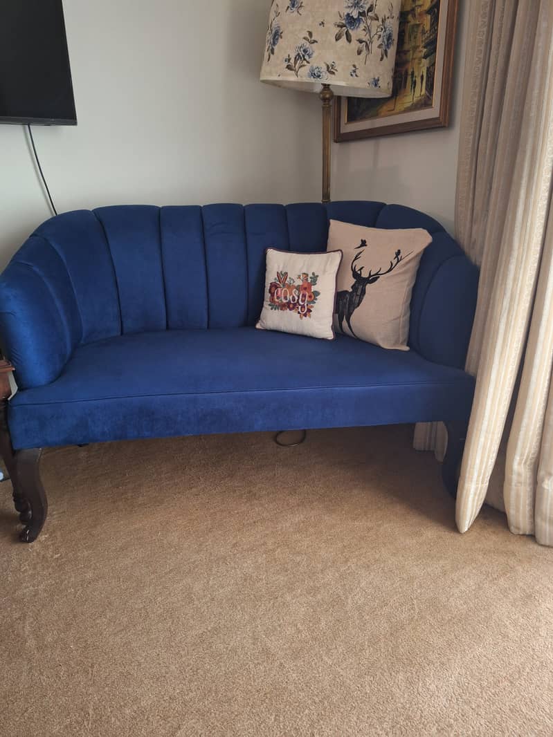 Two seater sofa in excellent condition 3