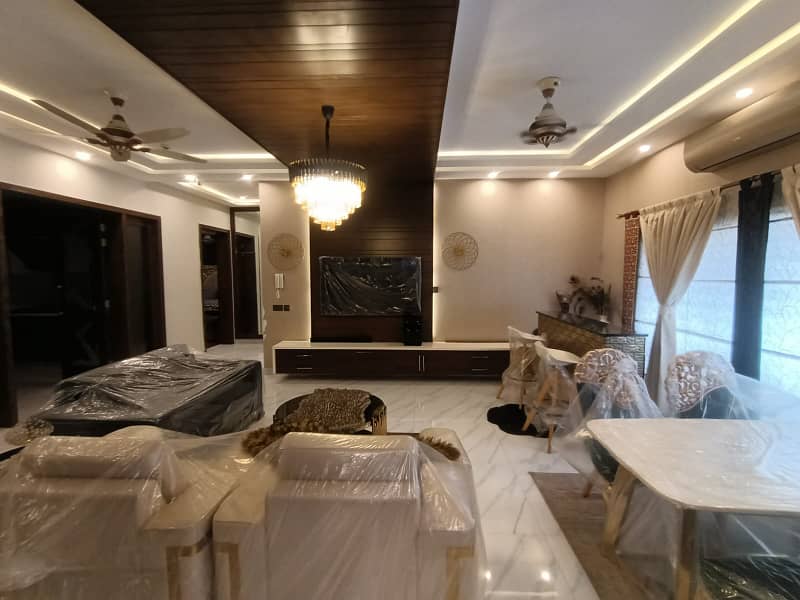 One Kanal Luxurious Bungalow Near Park DHA Phase-5 3