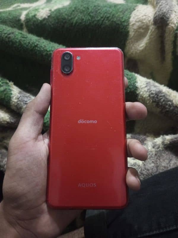 Aquos R3 0