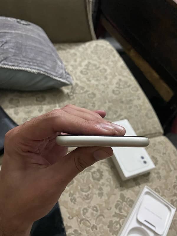 iphone 11 128gb PTA REGISTERED 4