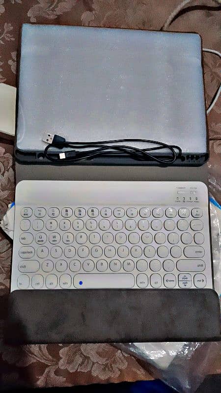 IPAD 11 PRO WHITE KEYBOARD GRAY COVER 0