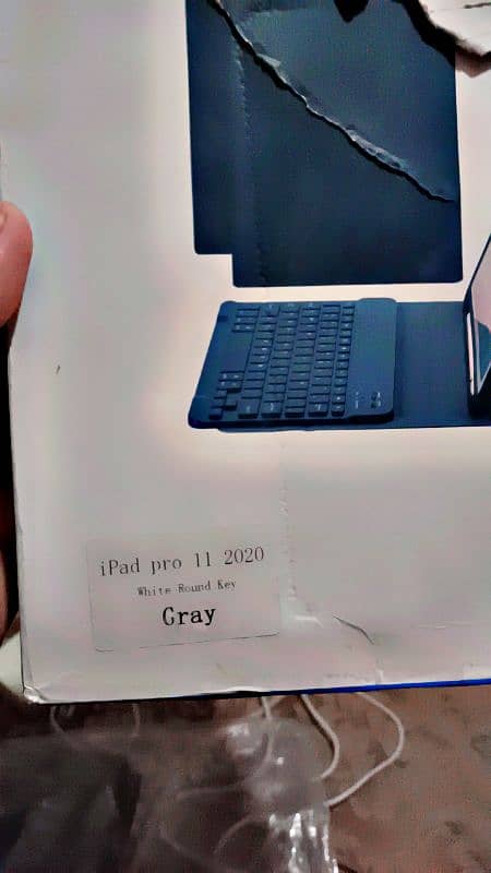 IPAD 11 PRO WHITE KEYBOARD GRAY COVER 2