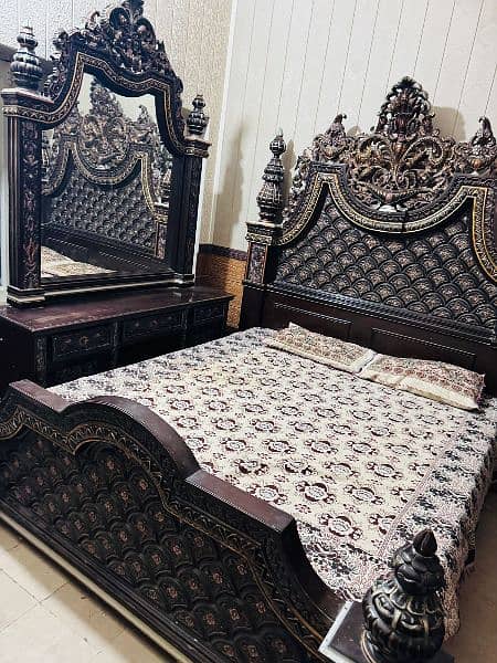 bed & dressing with 3 Table set 0