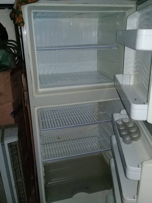 Dawlance refrigerator Medium size 2