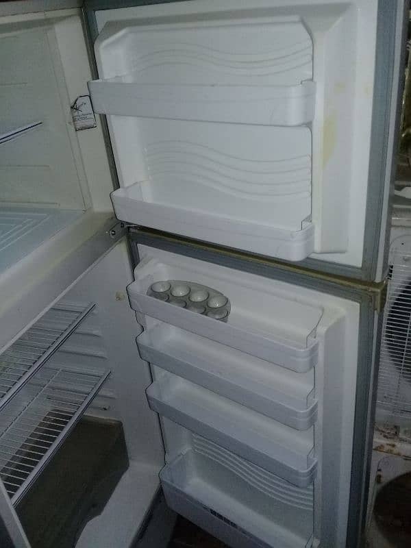 Dawlance refrigerator Medium size 4